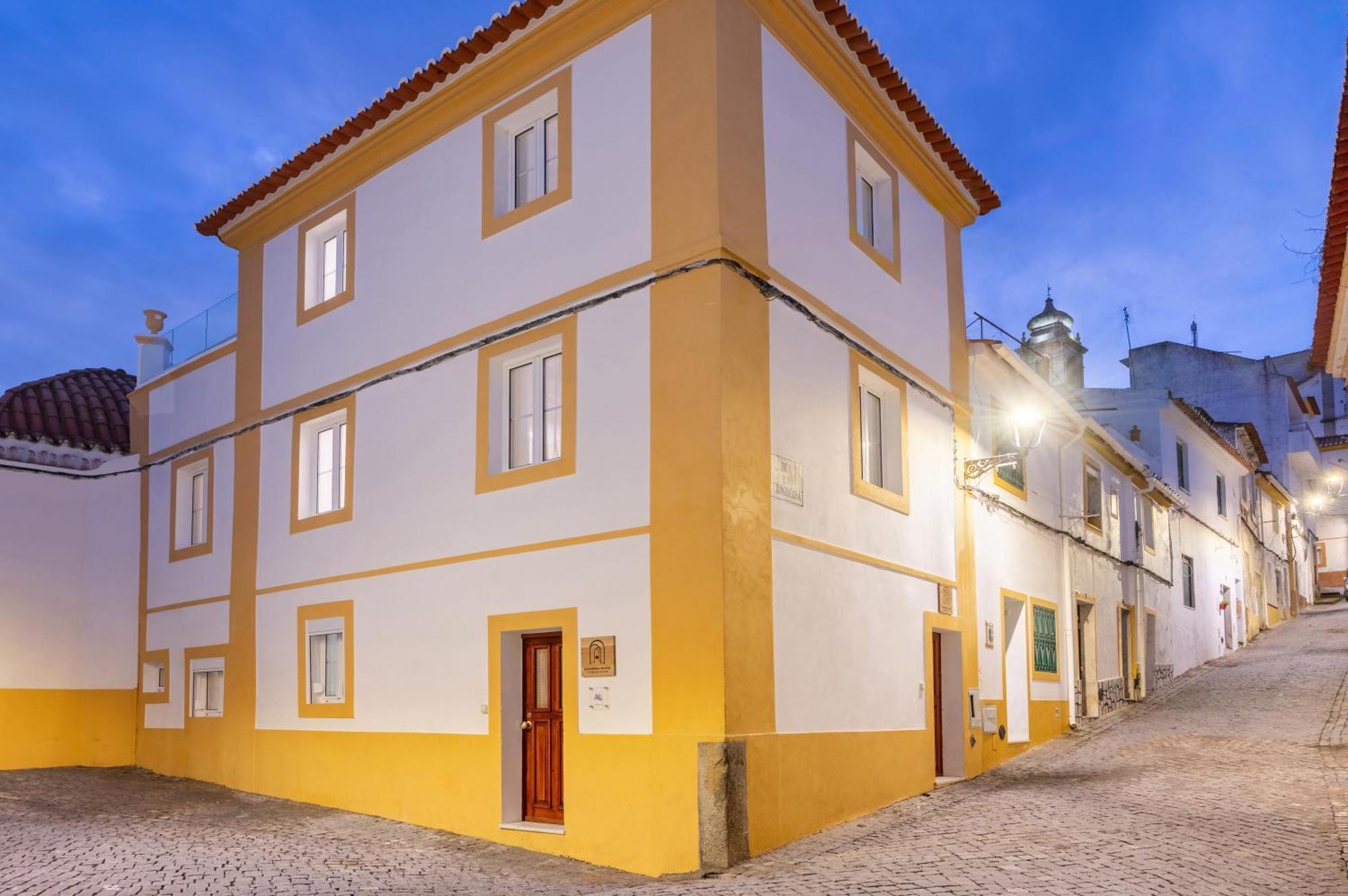 Azinheira Suites Townhouse - Alojamento Turistico (Adults Only) Elvas Ngoại thất bức ảnh